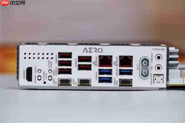 实木+皮革都用上了！技嘉木雕X870E AERO X3D WOOD主板图赏