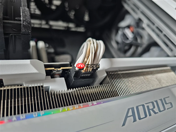 RTX 5090新年第一烧！玩游戏时闻到糊味已心知不妙