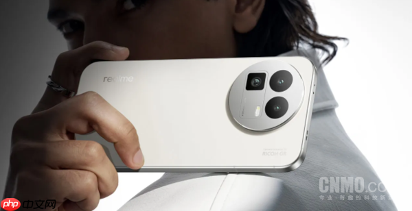 春节出行不焦虑！真我GT8用硬实力守护你的团圆时刻