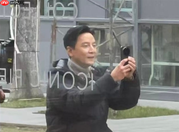 吴彦祖手持小米17 Ultra现身！