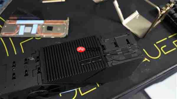 NVIDIA从未发布的900W显卡Titan Ada！被大神拆解了