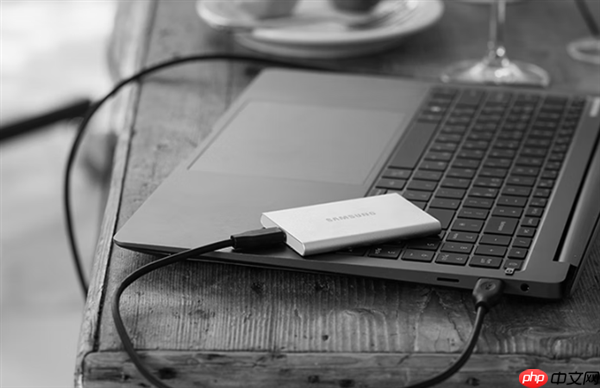 三星T7焕新版移动固态硬盘首发999元起：机身再生铝材质打造