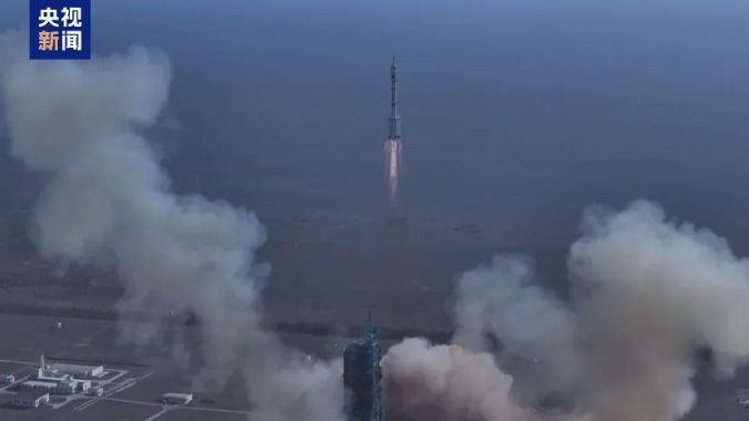 首次应急发射！神舟二十二号飞船发射成功！揭秘飞船装了啥、怎么装 - php中文网