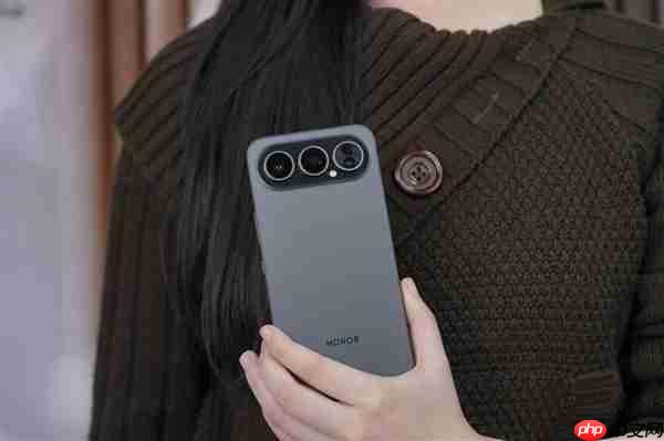 全新横向跑道式设计！荣耀500系列图赏