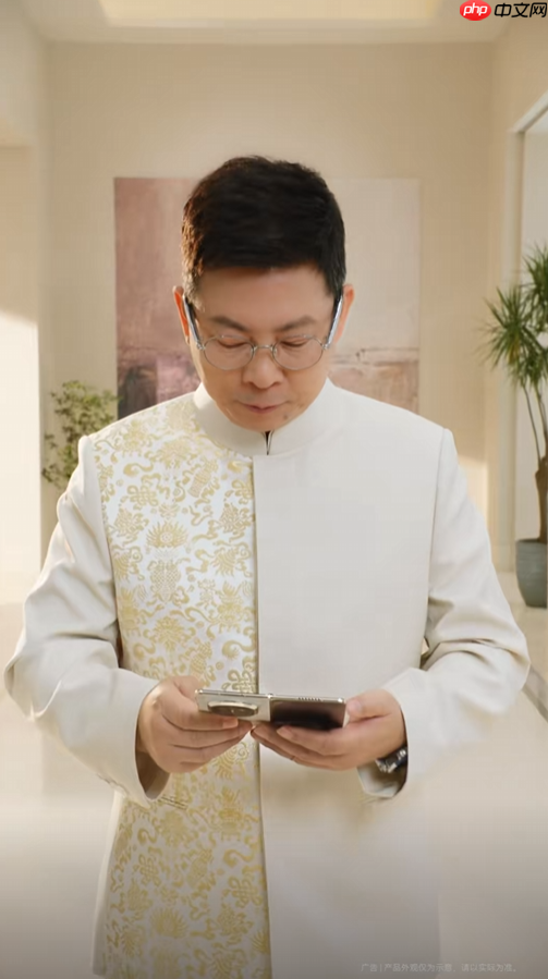 鸿蒙最强折叠屏！余承东首次展示华为Mate X7真机 邀请网友用四个字形容