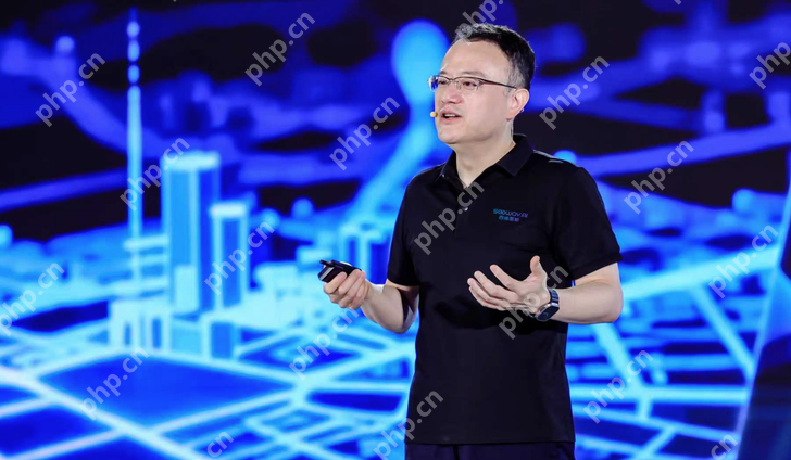 四维图新CEO程鹏：不做第一个吃螃-蟹的人，2028年AI营收将占七成 - php中文网