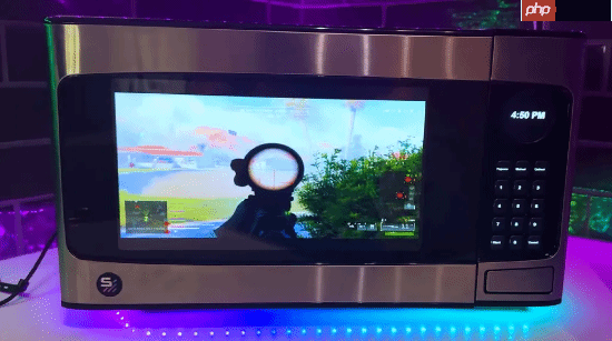 微波炉爆改高配游戏PC！门是显示屏、主板放在转盘