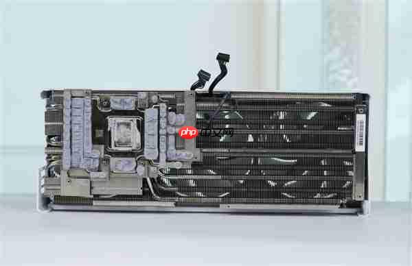 精美纯白设计！技嘉AUROS RTX 5080 MASTER ICE显卡图赏