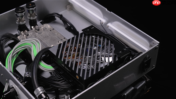 RTX 5080整机塞进保时捷911轮毂！通过钥匙开机重启