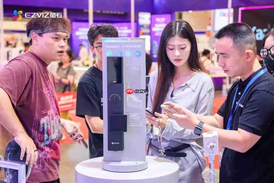 告别伪AI：萤石的「全域自研」，正在定义智能锁的下一站