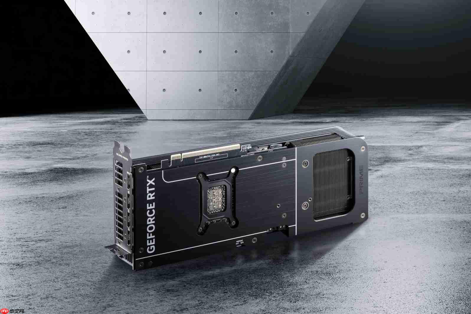 高效率图像生成 华硕RTX 5070显卡助力实现！