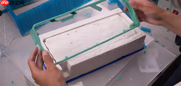 揭秘全球唯一黄金版RTX 5090D！6公斤黄金 神秘大佬买走