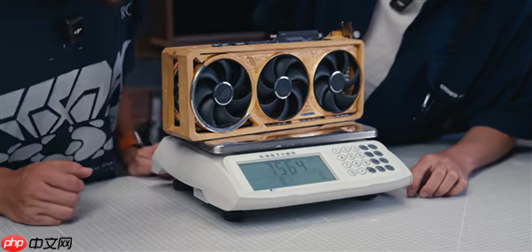 揭秘全球唯一黄金版RTX 5090D！6公斤黄金 神秘大佬买走