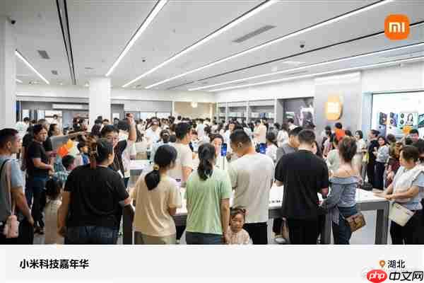 小米门店人山人海 卢伟冰：供应链团队驻厂 尽快供应小米17 Pro Max