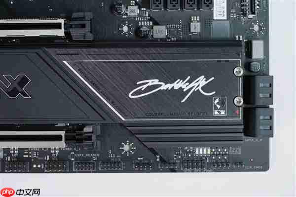 高性价比游戏利器！七彩虹战斧B850M超级黑刃主板图赏