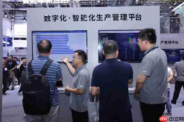 数智融合驱动新质生产力，欧姆龙自动化亮相2025工博会