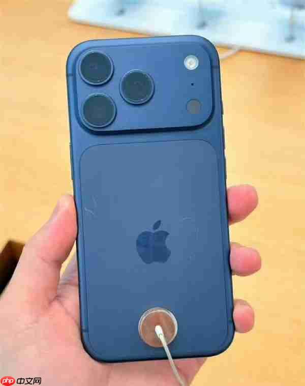 苹果客服回应iPhone 17 Pro屏幕问题：可通过更新修复