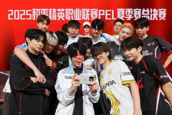 一加15真机亮相！矩阵化Deco设计+超高刷新率屏幕