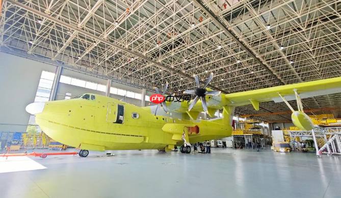 国产自研大型水陆两栖飞机，AG600“鲲龙”批产第三架机总装下线