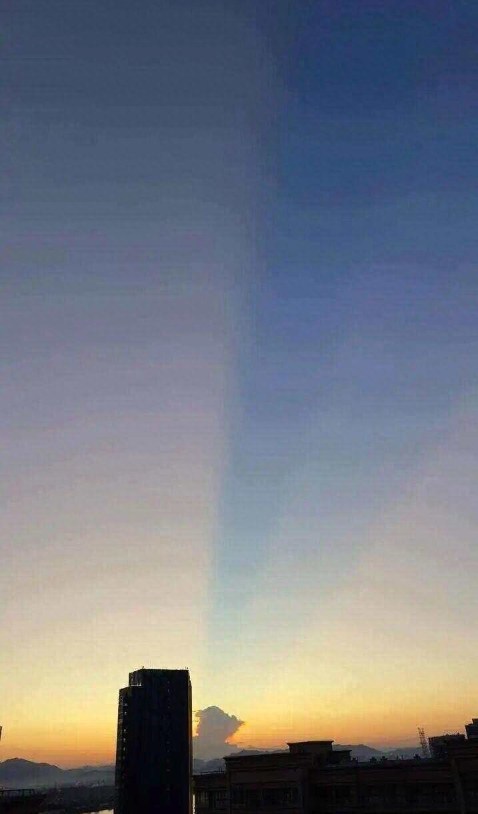 七夕前夕杭州上空现绚丽光带是怎么回事？详情介绍