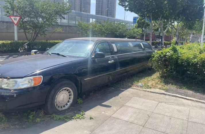 加长林肯“僵尸车”被弃路边5年多是怎么回事？详情介绍 - php中文网