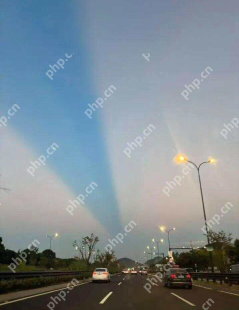 “是鹊桥吗” 杭州上空一幕看呆网友 详情介绍 - php中文网