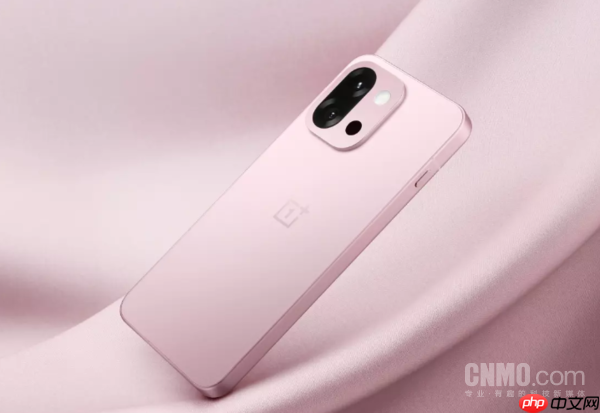 一加15T参数曝光：小直屏+超声波指纹+7000mAh电池