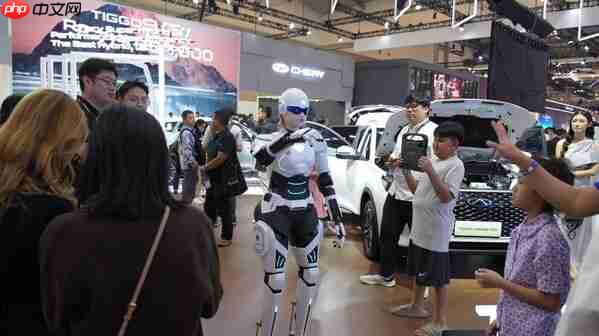 AiMOGA墨甲机器人惊艳亮相印尼车展，加速东南亚智能销售布局