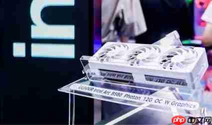 空间压缩术：英特尔携生态伙伴推出高性能双卡工作站