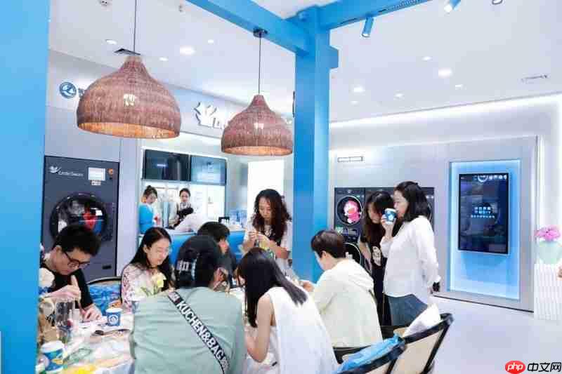 从社区街巷到火锅餐桌，小天鹅以生活触点打造家电卖场新模式