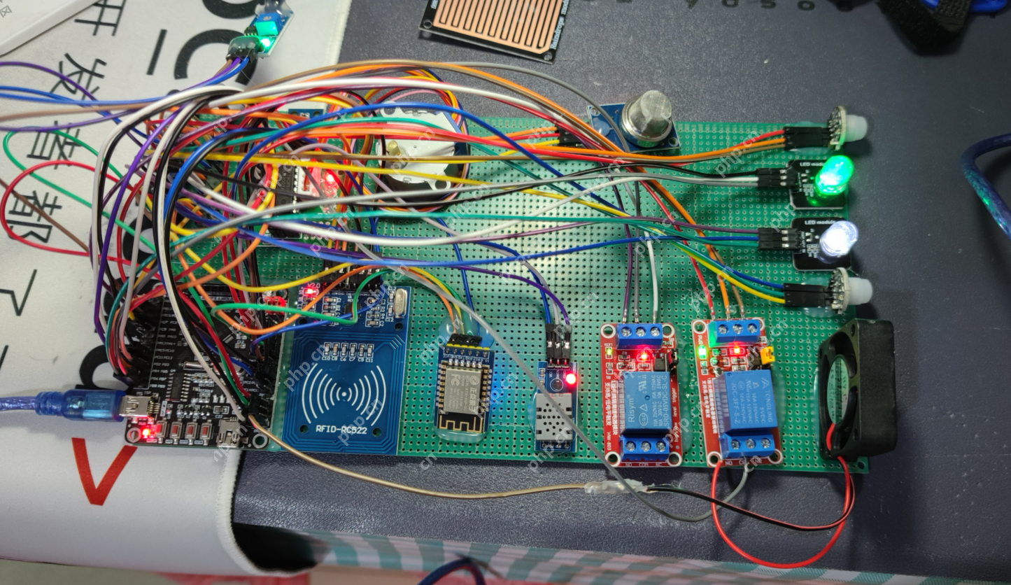 基于STM32设计的智能教室管理系统
