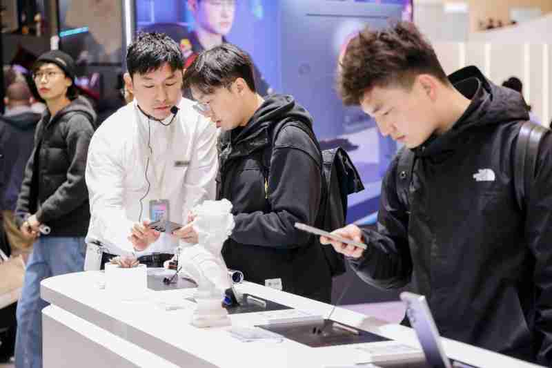 三星多款热门产品亮相AWE 2025 用AI技术打造未来智能生活 