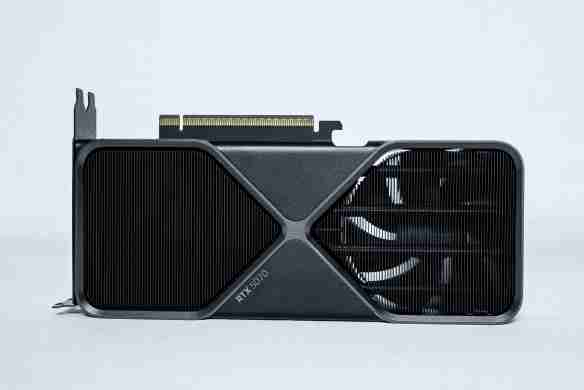 甜品级显卡新标杆：NVIDIA GeForce RTX 5070 FE评测