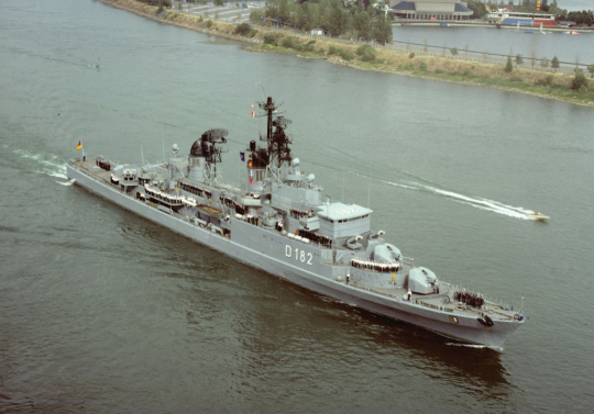 《战舰世界》从“鼻孔”掏出鱼雷的神船，德国战后的驱逐舰怎么有股谐味？