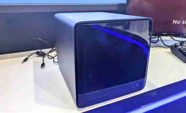 铭凡推出首款NAS产品N5 Pro：搭载锐龙AI HX PRO 370能当迷你机用