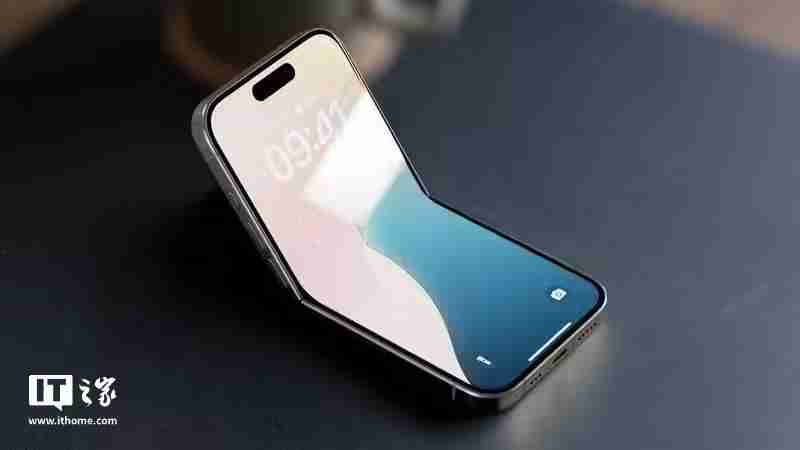 消息称苹果明年Q3推出小折叠iPhone，三星显示将供应约1600-2200万块屏幕