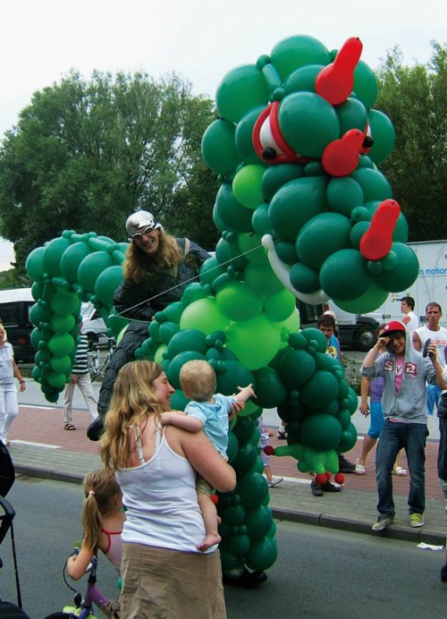 国际气球艺术大师圭都·沃霍夫，华丽亮相2025世界小丑节