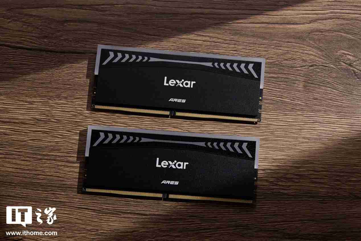 雷克沙战神之翼 ARES RGB DDR5 6000 C26 内存图赏：黑白撞色，AMD 平台性能战神