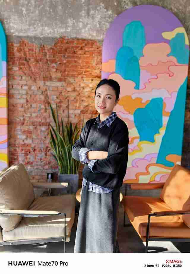 华为Mate 70 Pro拍照怎么样？红枫原色表现出色，96mm长焦彪悍