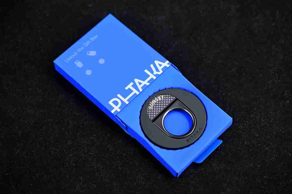 让iphone使用起来更便捷一点，pitaka礼盒开箱图赏