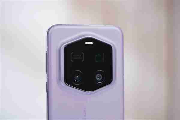 100倍变焦超远摄之王！荣耀Magic7 RSR保时捷设计图赏