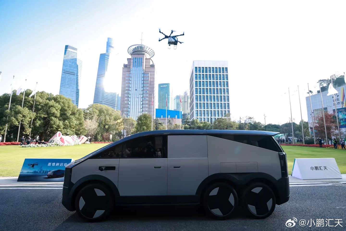 小鹏汇天飞行汽车“陆地航母”上海首飞成功，第一视角视频放出