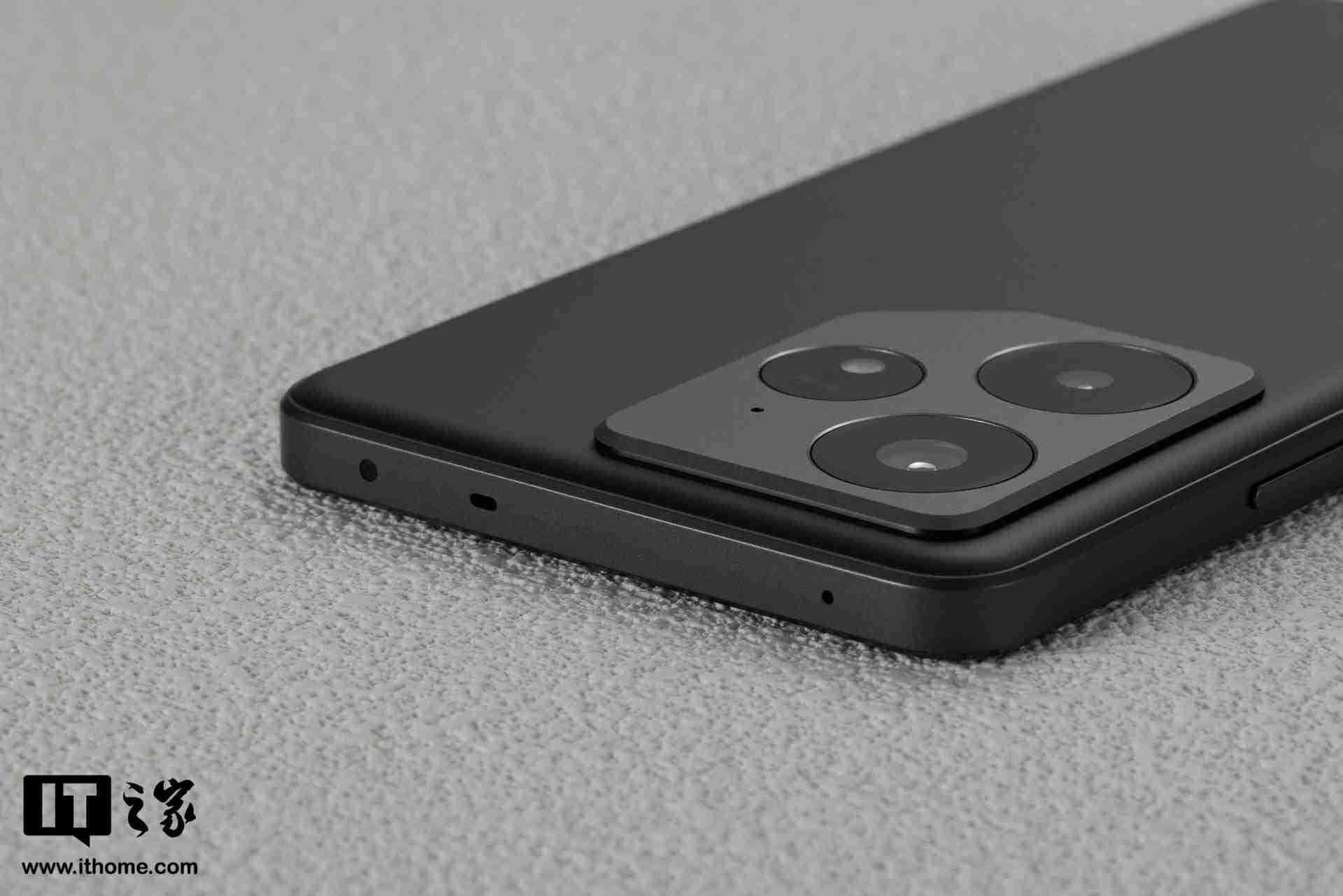 真我 Neo7 图赏：8.5mm 机身内竟塞进 7000mAh 大电池