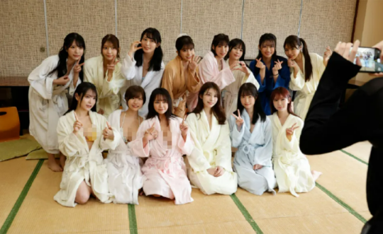 全明星集结！《英雄联盟》24位S1顶级女老师共演阵容曝光！