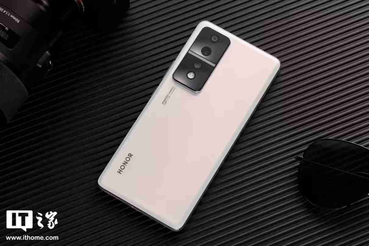 荣耀 GT 手机将搭载 3.3GHz 版本高通骁龙 8 Gen3 处理器，宣称拍照“应该比同档位性能手机都会更好”