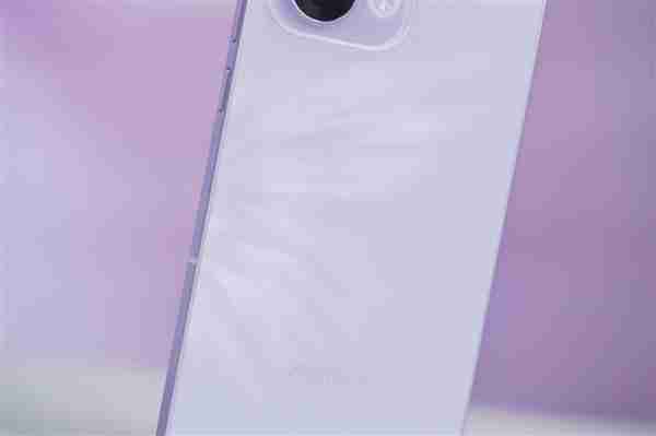 翅膀纹理灵动吸睛！OPPO Reno13图赏