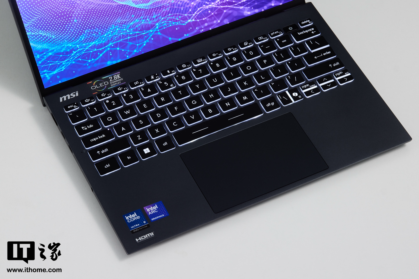 【IT之家开箱】微星尊爵 13 AI+ Evo 2024 图赏：990g 极致轻薄本