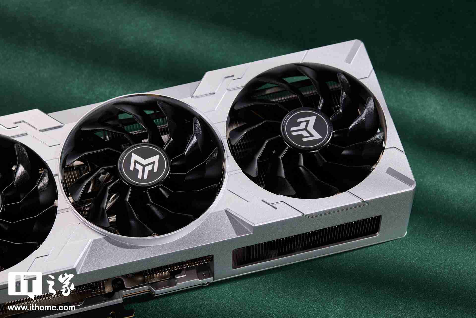 影驰 GEFORCE RTX 4070Ti SUPER 金属大师 Plus OC 图赏，硬派金属风，旗舰同款散热