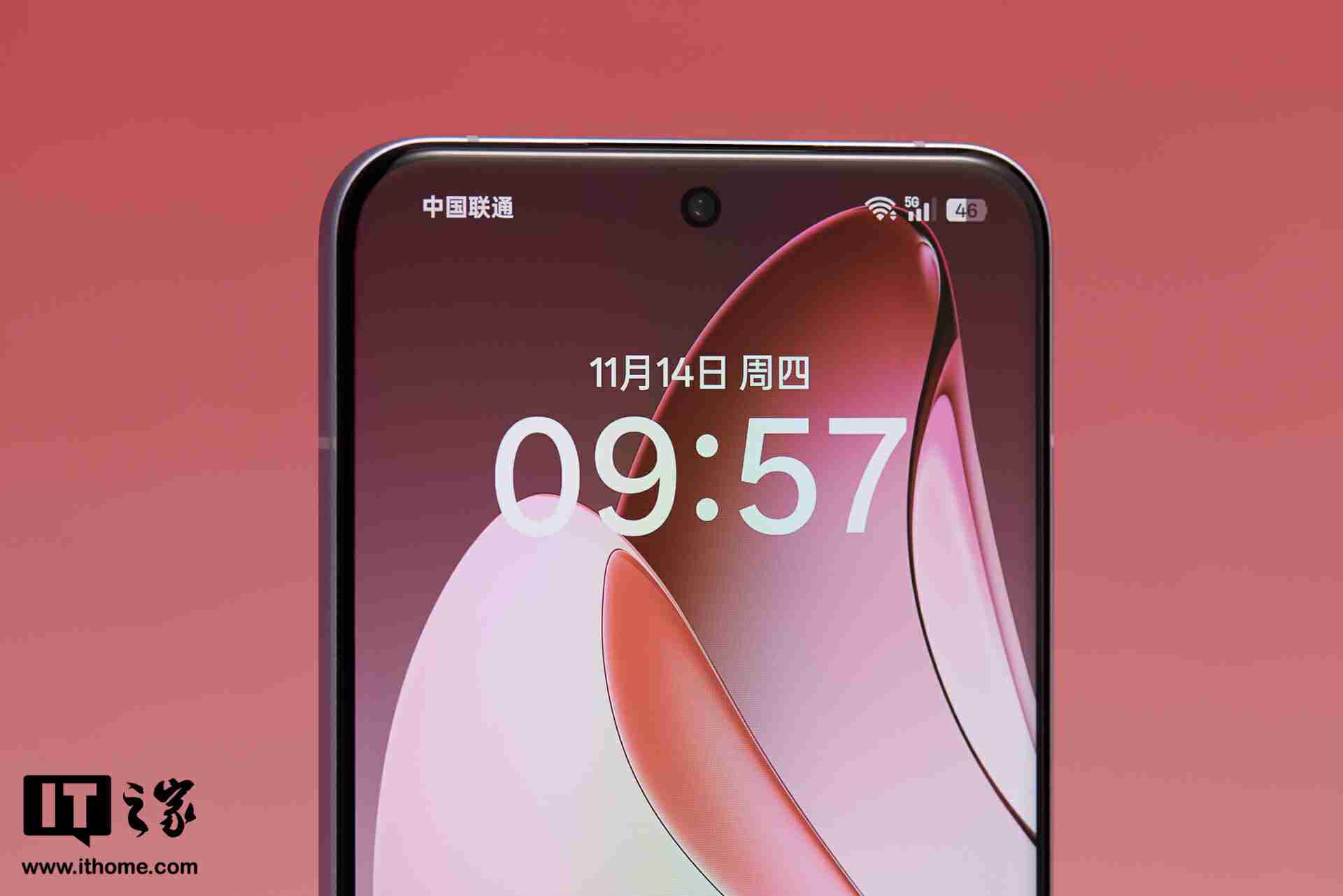 OPPO Reno13 系列实拍图赏：四曲柔边小直屏，“超美小 OPhone”
