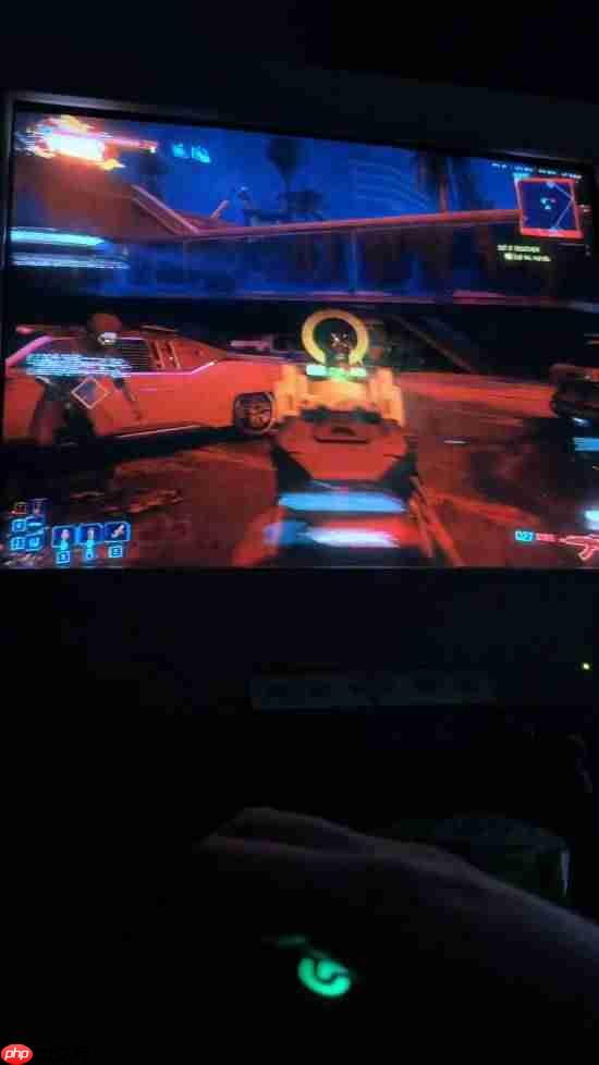 《2077》遇上老式大头显示器!运行超流畅 复古感十足